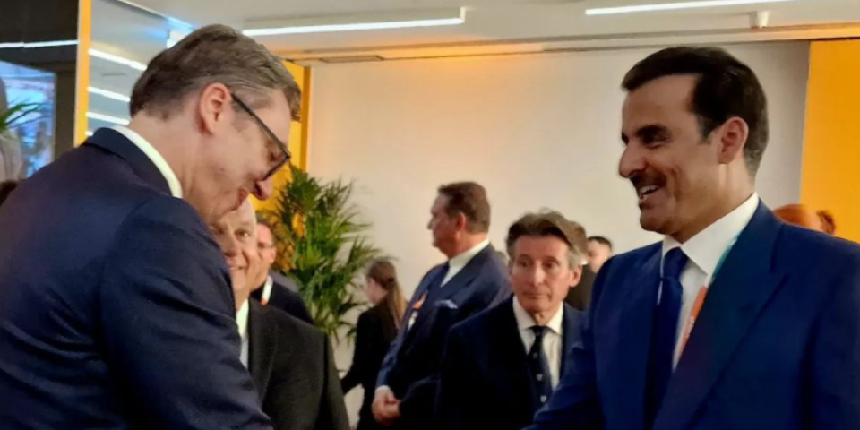 Srdačan i kratak susret! Vučić se sastao sa emirom Katara: Ponovio sam poziv da dođe u Srbiju (FOTO)