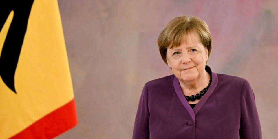 I posle kažu Nemci štedljivi... Od kad je u penziji, Nemačka na frizure Angele Merkel potrošila čitavo bogatstvo!