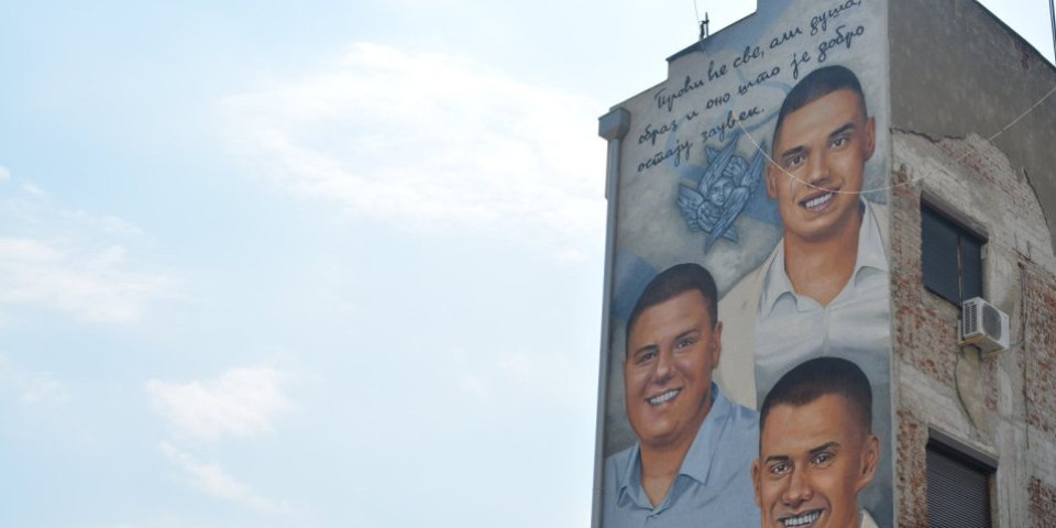 Proći će sve, ali duša, obraz i ono što je dobro, ostaju zauvek! Završen mural posvećen tragično stradalim Čačanima! (FOTO)