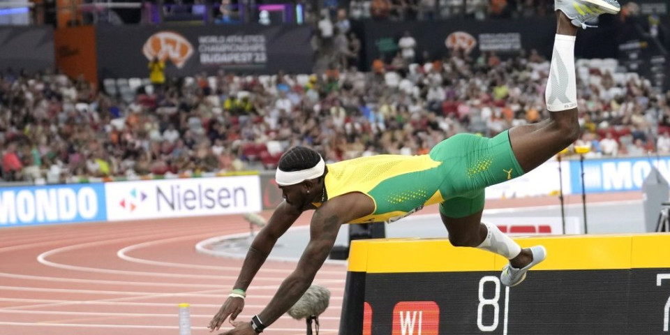 Neviđen pokušaj na Svetskom prvenstvu! Jamajčanin skočio na glavu, a umesto medalje dobio povredu (VIDEO)