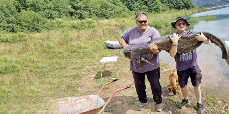 Slaviša doživeo šok na Zaovinskom jezeru! Upecao zver od 40 kilograma! (FOTO)