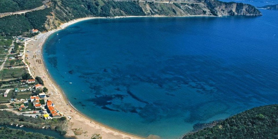 Ruskinja se utopila na plaži Jaz u Budvi! Nova tragedija na Crnogorskom primorju