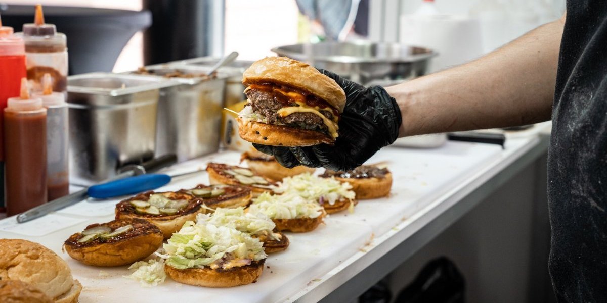 Burgeraj - raj za burgere stiže na Vračar! Počinje treće izdanje Burgeraja – festivala burgera koji dolaze pravo iz raja!