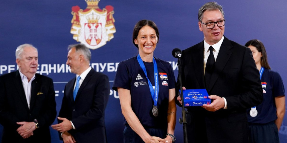 Predsednik nam je zadao težak zadatak... Maja Ognjenović imala poseban poklon za Vučića