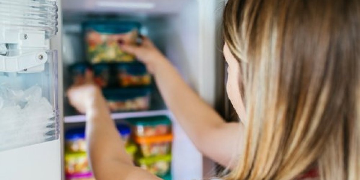 Uzroci neprijatnog mirisa iz frižidera i kako ih se rešiti!