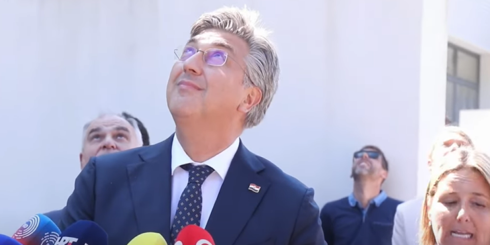 (VIDEO) Teret izbacio pravo na Plenkovića! Galeb izvršio nuždu po premijeru Hrvatske, možda mu se nije svidela izjava?! Ili ličnost...