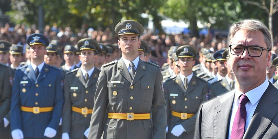 Bićemo još jači! Predsednik poslao moćnu poruku oficirima Vojske Srbije! (FOTO, VIDEO)