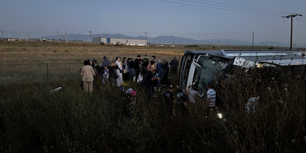 Detalji stravičnog sudara u Grčkoj! Autobus sa turistima iz Niša sleteo sa puta i prevrnuo se