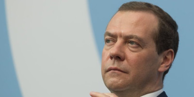 Zamenik predsednika Saveta bezbednosti Rusije i predsednik stranke Jedinstvena Rusija Dmitrij Medvedev optužio je danas zapadne zemlje da organizuju proteste i mešaju se u izborne procese drugih zemalja da bi održale svoju dominaciju.
