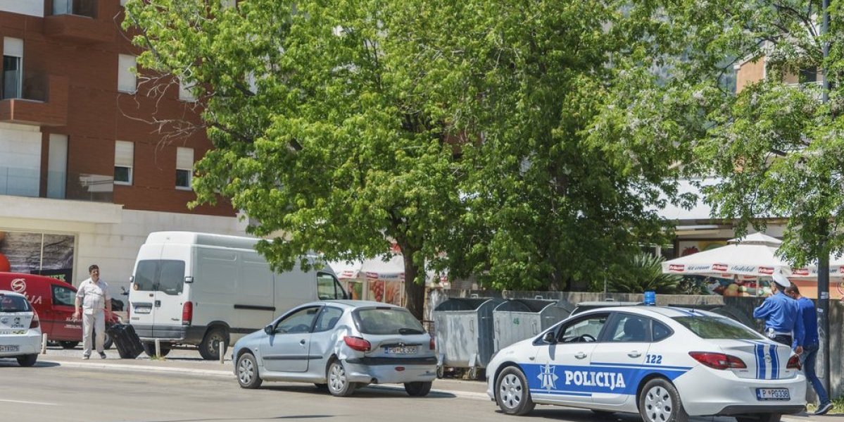 Uhapšen Srbin u Budvi: Policija mu pretresla stan i pronašla drogu i novac