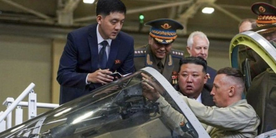 Kim zavirio u kokpit ruskog suhoja, slika obilazi svet - Amerikanci dobili jasnu poruku! (FOTO)