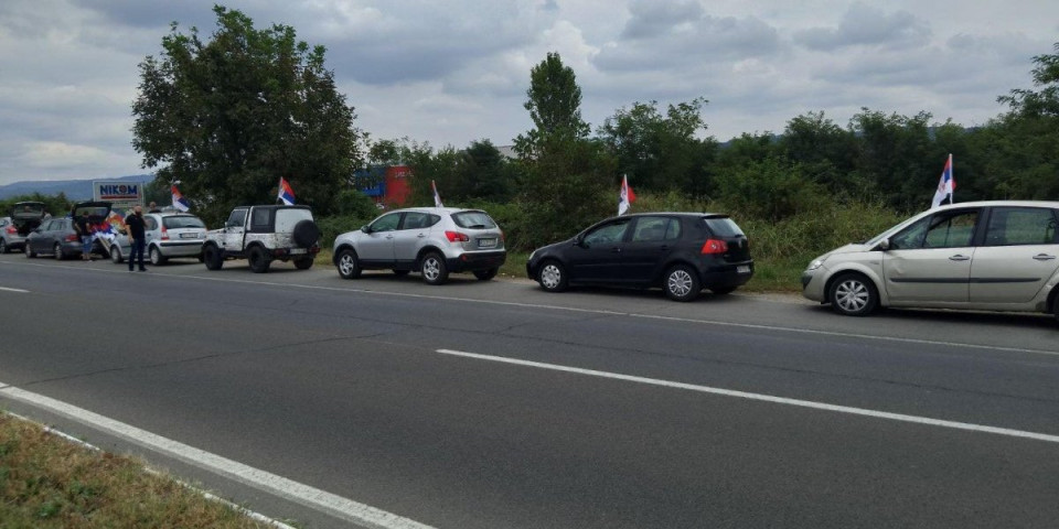 Da se zna ko su Srbi! U Kragujevcu slave Dan zastave (FOTO)