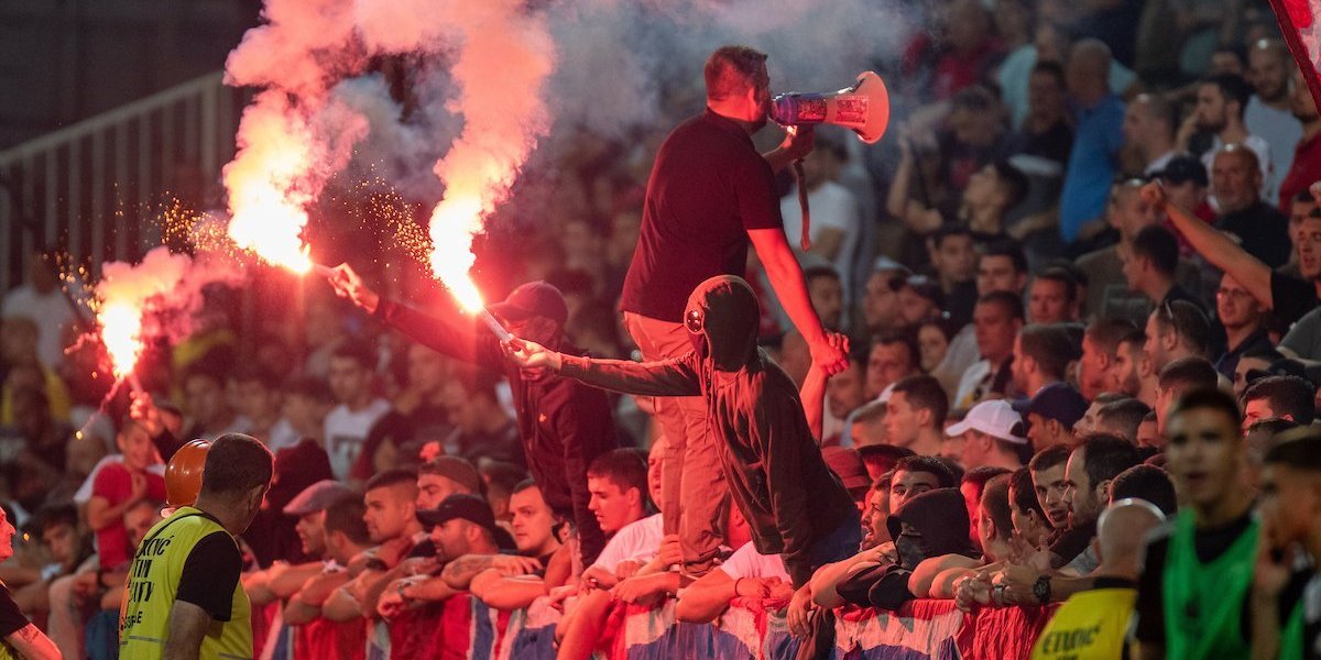 Kosovo, Srbija, Srbija... Grmelo je usred Mančestera (VIDEO)