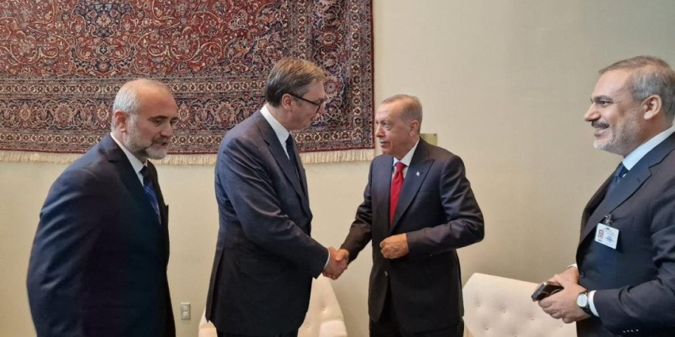 Srdačan susret u Njujorku: Vučić sa Erdoganom