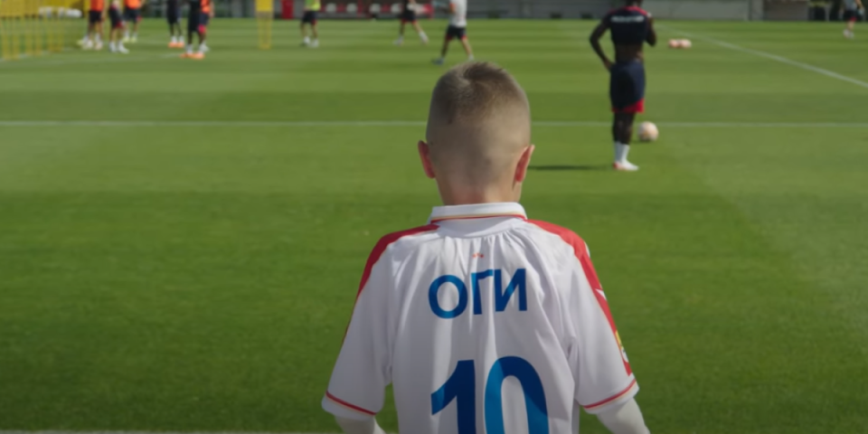 Crvena zvezda ugostila malog Ogija i apelovala na javnost da mu se pomogne (VIDEO)