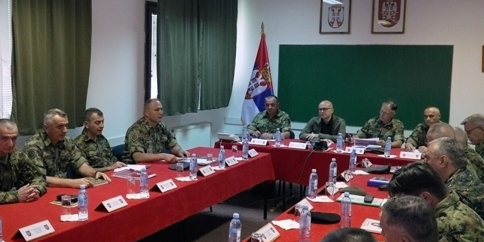 Vučević i general Mojsilović sastali se sa komandantima dela jedinica Vojske Srbije! Evo šta su poručili