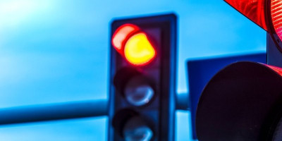 Najčešći razlog zašto ljudi ne znaju da imaju neki saobraćajni prekršaj je upravo način na koji taj prekršaj proveravaju, te se zbog samo jedne greške, može pokrenuti čak i izvršni postupak.