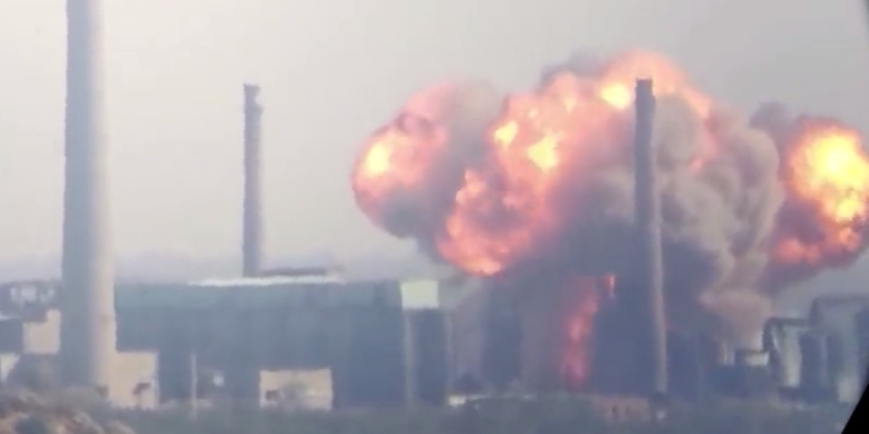 (VIDEO) Snimak iz Ukrajine zapalio mreže! Pogledajte šta Rusi bacaju kod Avdejevke, rešili su da se probiju u grad!