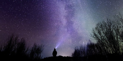 Svi ljubitelji astronomije, ali i oni koji uživaju u posmatranju noćnog neba, večeras će imati jedinstvenu priliku da vide Saturn u njegovom najboljem izdanju!