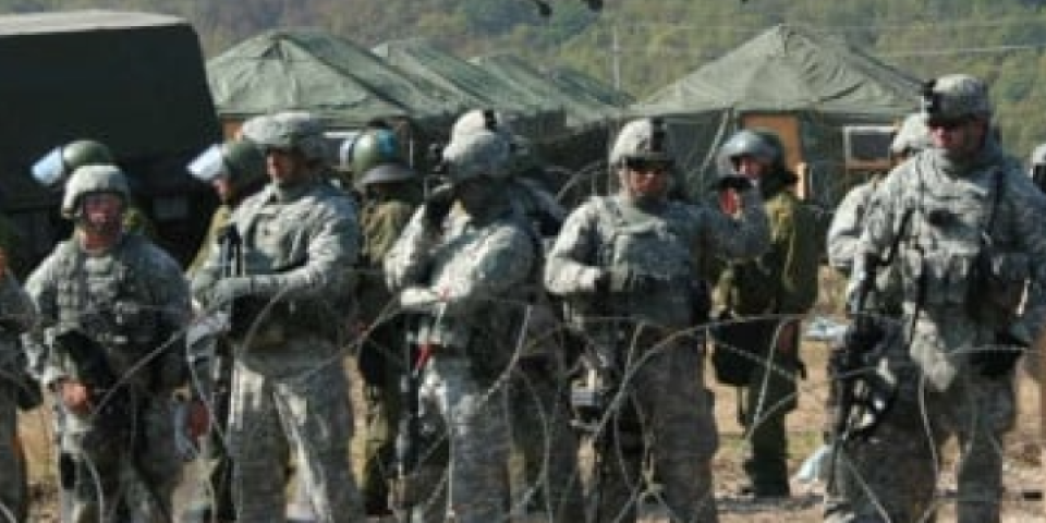 Šaljemo još 200 vojnika na Kosovo! Britanski ambasador posetio bazu Bondstil kod Uroševca