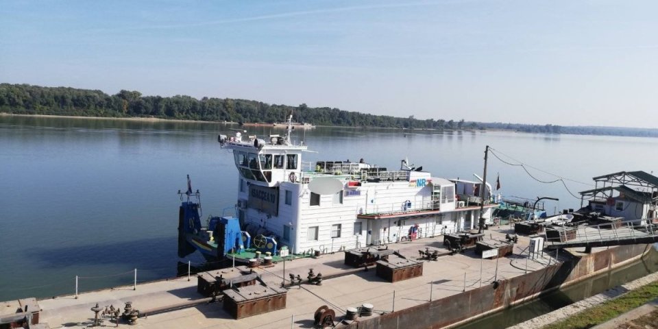 Drama na Dunavu: Kad su videli policiju pobegli čamcem, za sobom ostavili cisternu sa 5.500 litara nafte