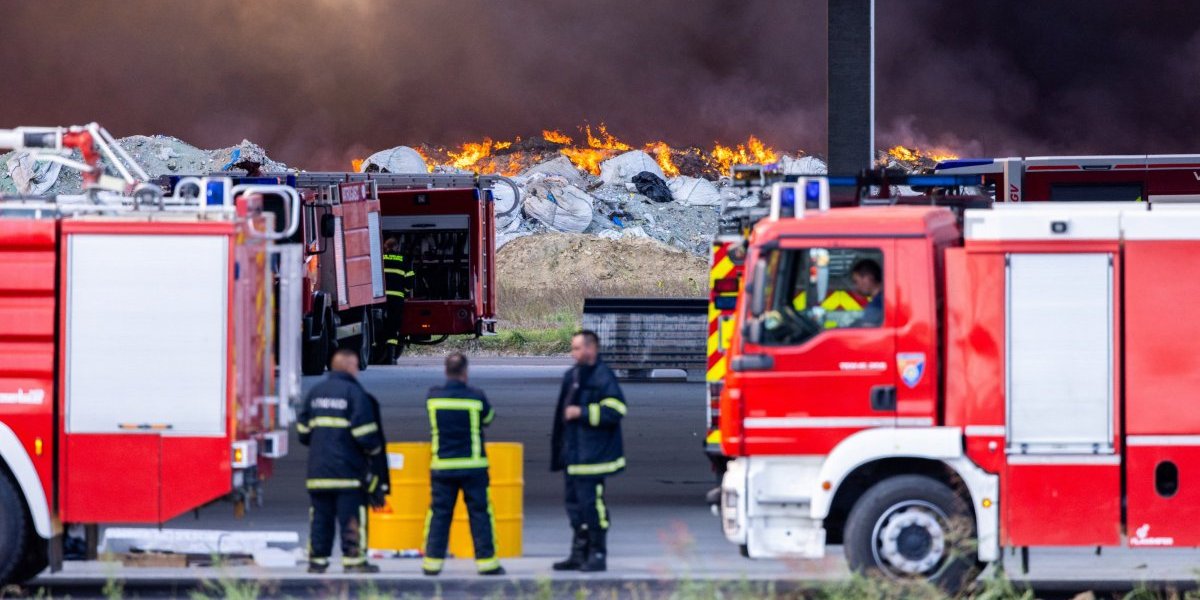 Požar u zrenjaninskoj firmi! Povređena jedna osoba, u toku gašenje vatre