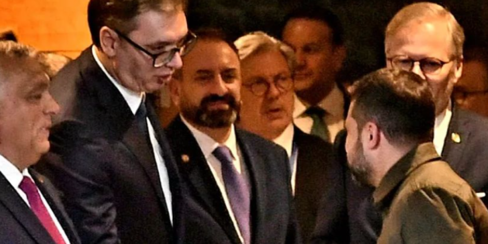 Kratak i otvoren razgovor! Vučić se sreo sa Zelenskim na Samitu u Granadi! (FOTO)