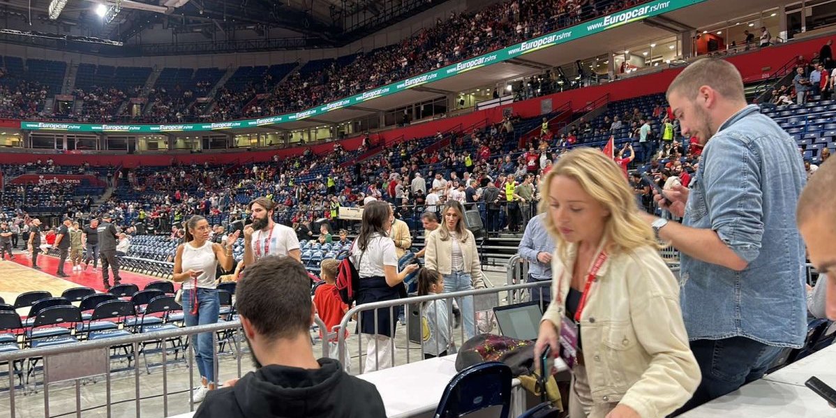 Riba i po! Jelisaveta došla da bodri muža, svima u Areni pala vilica (FOTO/VIDEO)