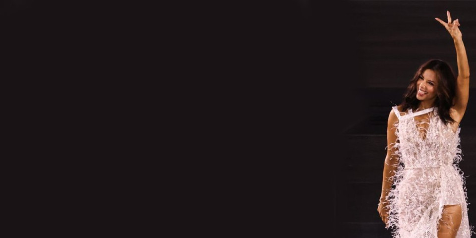Eva Longorija uslikana bez trunke šminke i frizure! Ponosno pokazala svoju figuru u petoj deceniji života (FOTO)