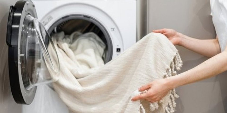 Želite da veš nakon pranja uvek miriše? Stavite u veš mašinu nekoliko kapi ove tečnosti i zaboravite na omekšivač