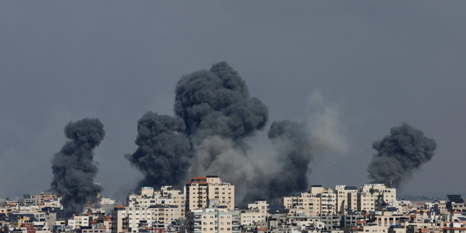 (VIDEO) UDARNA VEST! Izraleski avioni uništili zgradu "Palestina"