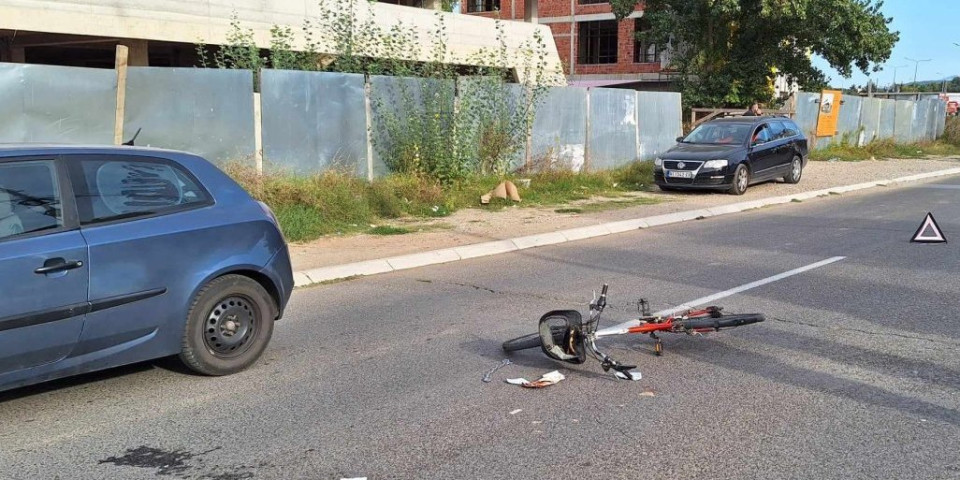 Biciklista u kritičnom stanju posle udesa! Prebačen u Beograd zbog krvarenja u mozgu