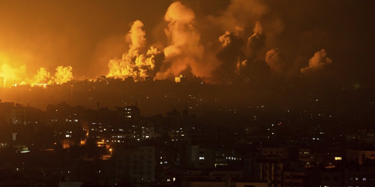 (FOTO/VIDEO) Gaza u ratnom plamenu: Stravični prizori izraelskog napada, 600.000 ljudi u mrklom  mraku, čuju se žestoke detonacije!