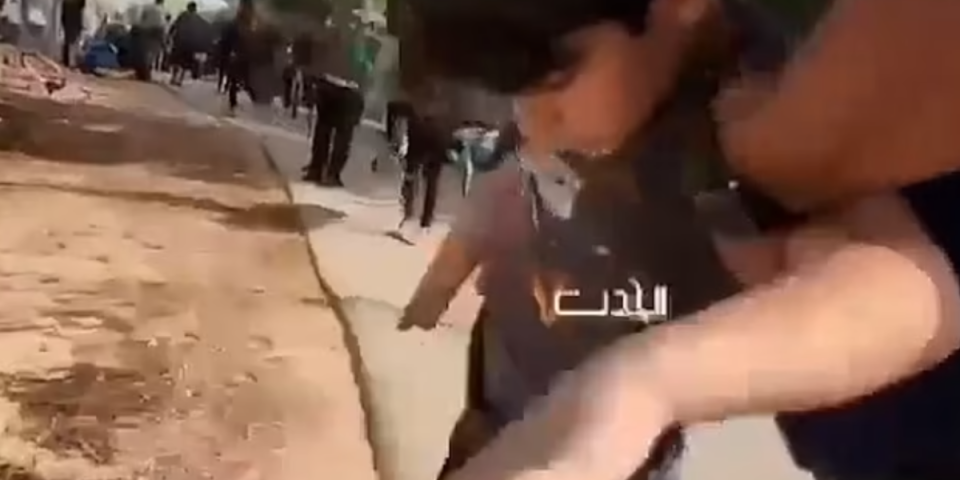 Pojavio se snimak dečaka (10) koga otimaju teroristi Hamasa i odvode u Gazu! Čuje se vapaj: "Nemojte ga povrediti" (VIDEO)