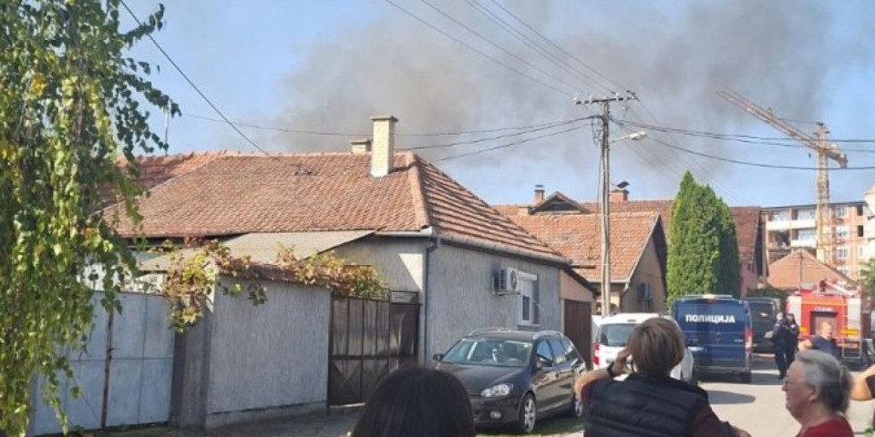 (VIDEO) Veliki požar u Subotici! Gori stolarska radionica! Vatra se širi na okolne kuće!
