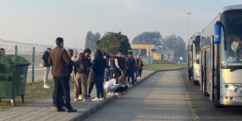 Vozač autobusa dao policajcu mito! Obojica optuženi zbog tričavih pet evra