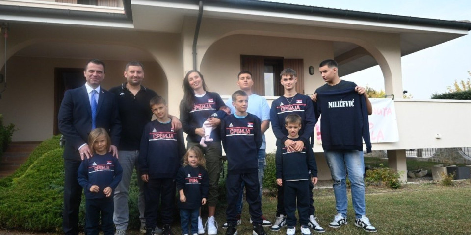 Ovo je za ponos! Jedanaestočlana srpska porodica posle osam sinova, dobila ćerku