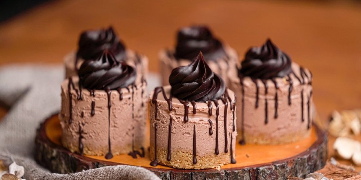 Čokoladni kolač koji se ne peče! Lako se pravi i topi se u ustima (VIDEO)