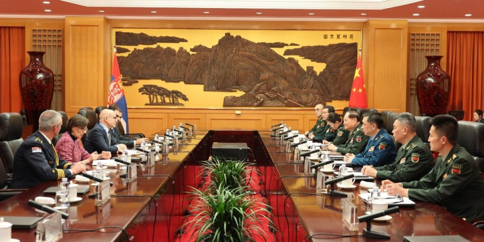 Važan sastanak u Pekingu: Vučević sa potpredsednikom Centralne vojne komisije generalom Džang Jousjom
