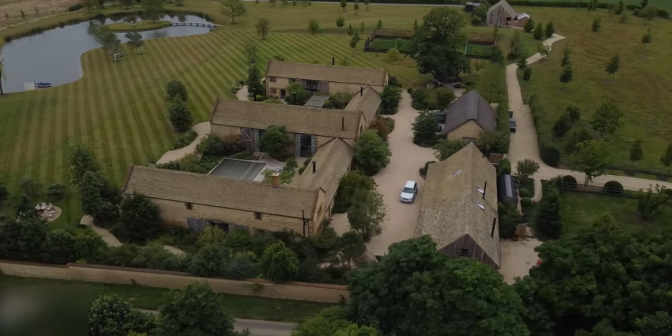 Raskošno seosko imanje u vlasništvu moćne porodice! Nekretnine im obuhvataju skoro čitav svet, a vlasnica se nikada ne smeje (FOTO/VIDEO)