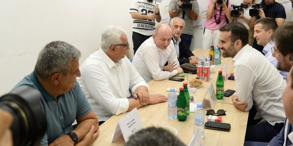 Crna Gora konačno dobija vladu kakvu zaslužuje? Mandić i Knežević uskaču na scenu: Poznata imena budućih ministara