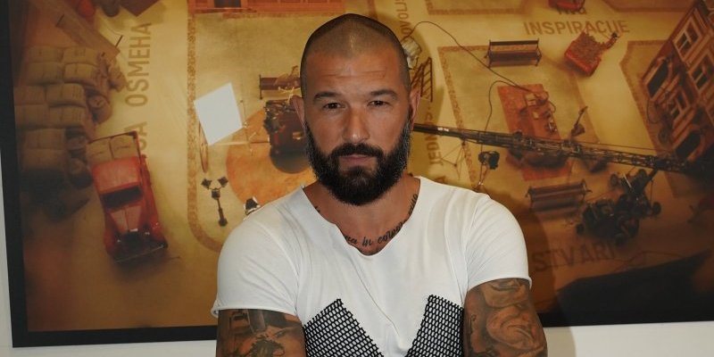 (PAPARACO) Nikola Lakić sa ženom u šopingu: Oprostila mu sve prevare u rijalitiju