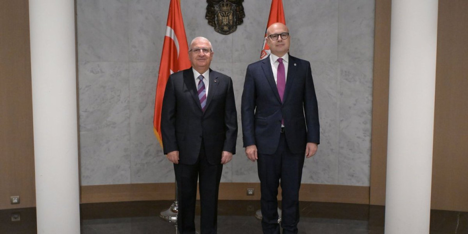 Turski ministar odbrane doputovao u Srbiju, slede razgovori sa Vučevićem!