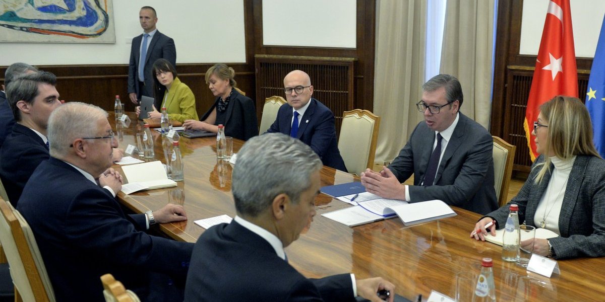 Predsednik Vučić se sastao sa ministrom odbrane Turske Jašarom Gulerom (FOTO)