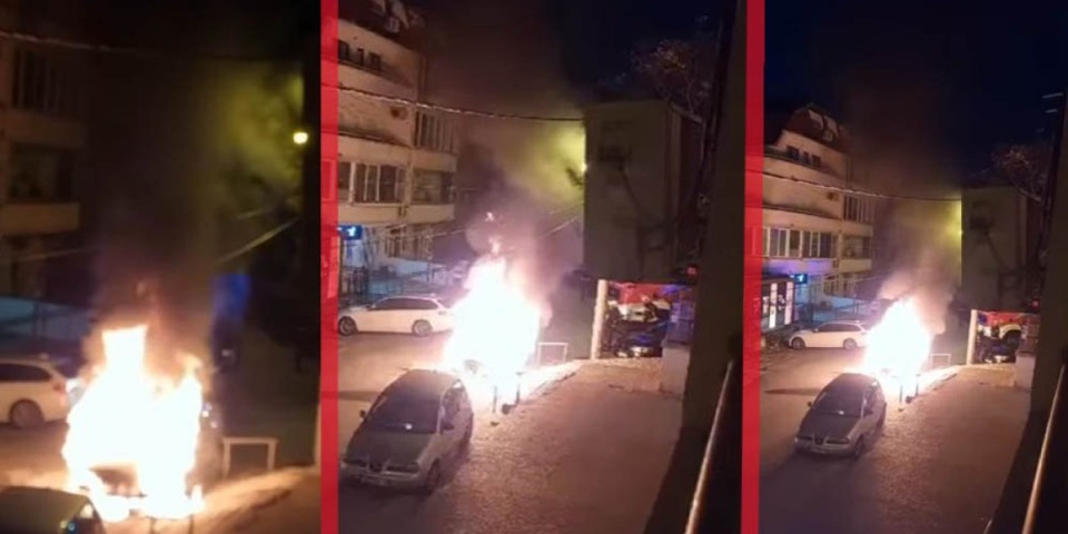 Bukti automobil u Žarkovu! Vozilo se zapalio u toku vožnje! (VIDEO)