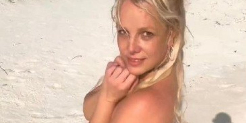 Britni Spirs objavila golu fotografiju, pa pomenula sinove: Pevačica u petoj deceniji ima telo kao boginja (FOTO)
