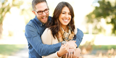 U mnogim krajevima širom Srbije postoje razna verovanja u vezi sa brakom, pogotovo kada je reč o prvoj godini zajedničkog života. Verovalo se da je mladi par tada najranjiviji i da ga treba zaštititi od negativnih uticaja i uroka.