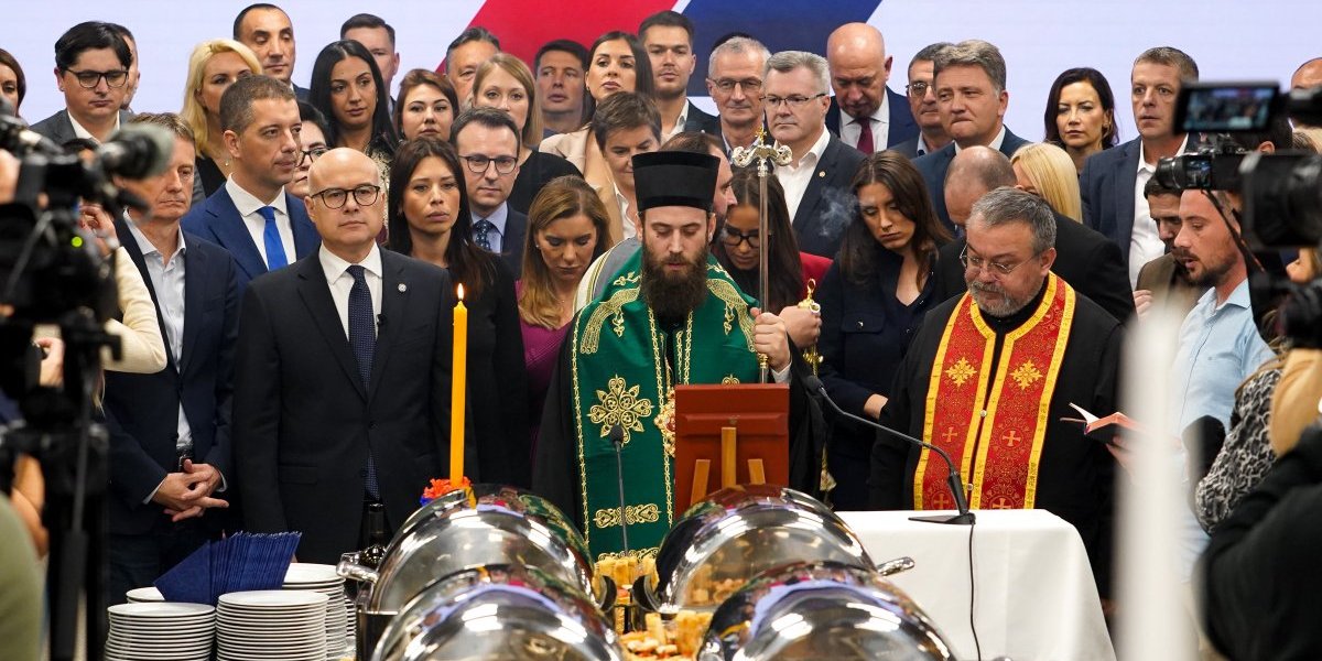 SNS slavi Svetu Petku - Prisustvuje i predsednik Vučić (FOTO)