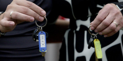 Trosoban stan u naselju Zemunske kapije u današnjem izvlačenju nagradne igre "Uzmi račun i pobedi" dobila je Anđela Krstić!