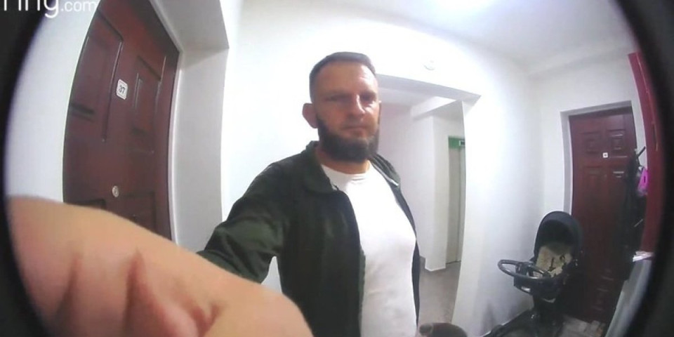 U Novom Pazaru uhapšen muškarac koji je prosjačio! Snimile ga kamere u zgradama! (FOTO, VIDEO)